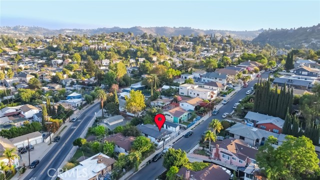 1048 Dexter Street, Los Angeles CA: https://media.crmls.org/medias/2a42cfc1-2a48-4a07-92ef-0bc020af2321.jpg