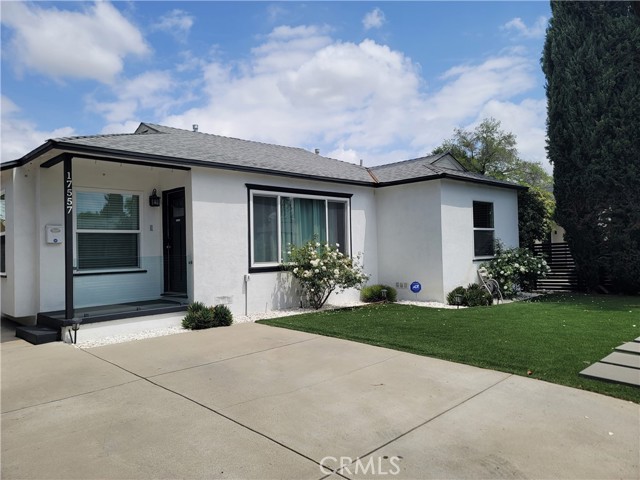 17557 Lemay Place, Lake Balboa CA: https://media.crmls.org/medias/2a4340cb-aa8d-41c1-92a0-e83cdc052a76.jpg
