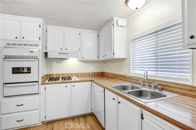 Detail Gallery Image 6 of 11 For 1760 Santo Domingo, Hemet,  CA 92545 - 2 Beds | 2 Baths