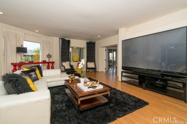 2301 Irvine, Newport Beach CA: https://media.crmls.org/medias/2a4367e6-8d8b-466e-8d4b-5da722619eed.jpg