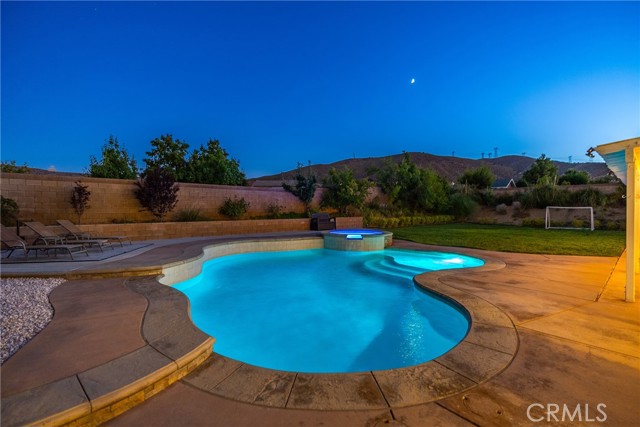 Detail Gallery Image 8 of 58 For 5558 Bienveneda Ter, Palmdale,  CA 93551 - 5 Beds | 3 Baths