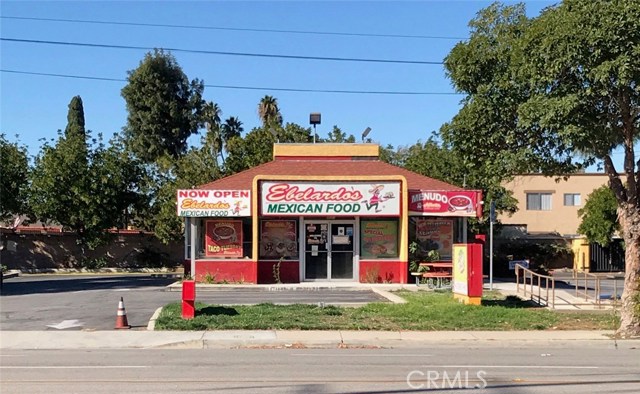 Great opportunity to own a restaurant.  Rare free standing drive thru building with private parking on a main street in the city of Tustin.  Excellent street frontage on Newport Ave.  Easy access to the 5 and 55 freeways.  Full kitchen, booth seating, lots of storage, ample parking (15 spaces, 1 handicapped) and recently updated ADA compliant restroom. Property to be delivered without tenants. Builders, developers and visionaries, this is a must see.  Call today for more information.