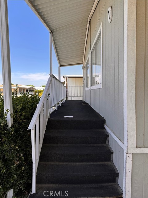 530 W Devonshire Avenue, Hemet CA: https://media.crmls.org/medias/2a450241-f7db-469e-9a04-a287abfde2c9.jpg