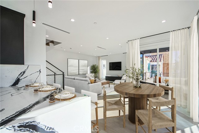 2200 Thurman Avenue, Los Angeles CA: https://media.crmls.org/medias/2a455138-2a37-43ab-9c94-ef19c3e03086.jpg