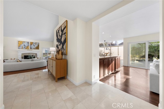 2712 N Roxbury Street, Orange CA: https://media.crmls.org/medias/2a4551f6-07e5-4ae0-86d3-a75393ac3750.jpg
