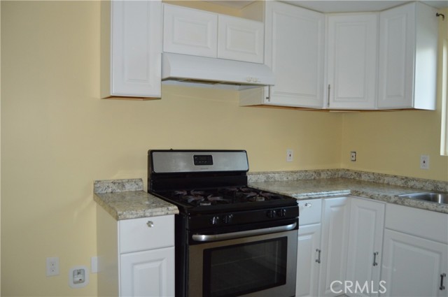 24758 Chestnut St, Newhall CA: https://media.crmls.org/medias/2a45d1c2-34ad-480d-a274-b6856a4c4ba4.jpg