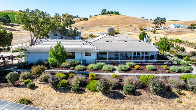 2885 Summer Ranch Road, Paso Robles CA: https://media.crmls.org/medias/2a4634c2-0e7b-405f-9863-8377ecc5bb4a.jpg