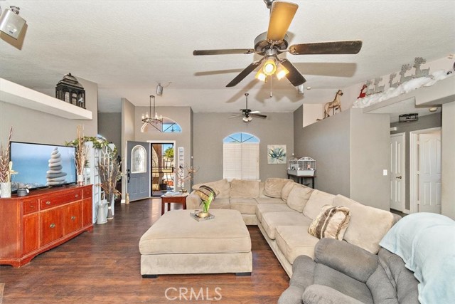 Detail Gallery Image 3 of 43 For 12730 Fir St, Oak Hills,  CA 92344 - – Beds | – Baths