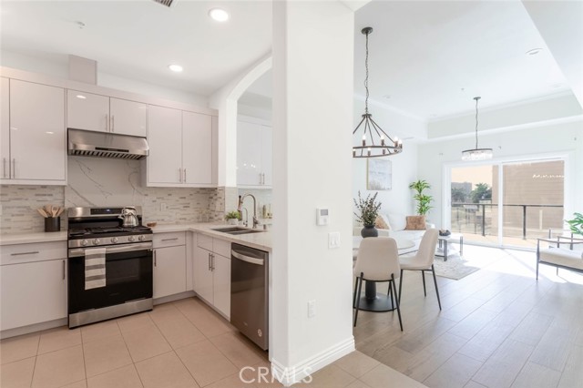 Detail Gallery Image 8 of 46 For 1598 Long Beach #407,  Long Beach,  CA 90813 - 2 Beds | 3 Baths