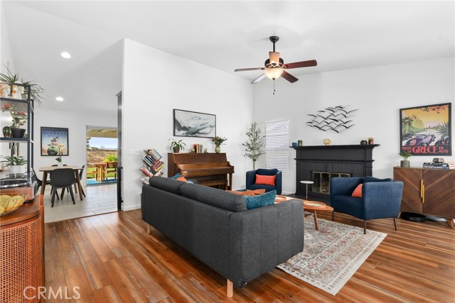 Detail Gallery Image 5 of 25 For 27819 Sumner, Saugus,  CA 91350 - 3 Beds | 2 Baths