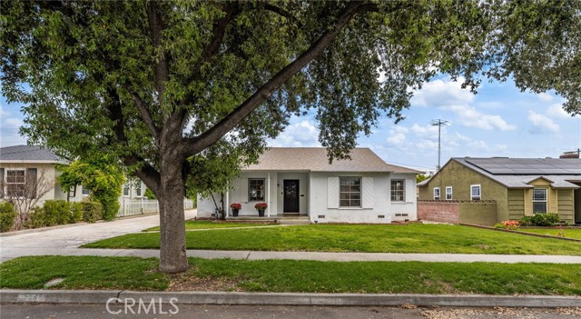 1326 Clock Avenue, Redlands CA: https://media.crmls.org/medias/2a48e38d-9e7e-464e-b67d-6a82e50d0018.jpg
