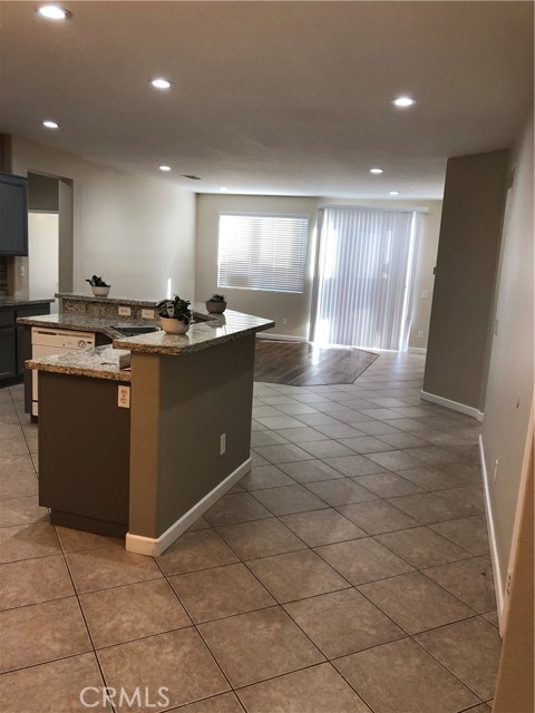 Detail Gallery Image 9 of 63 For 12941 Rising Moon Way, Victorville,  CA 92392 - 4 Beds | 2 Baths