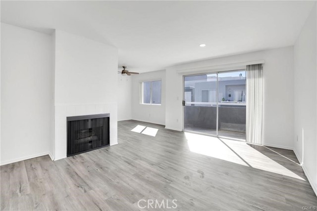 Detail Gallery Image 7 of 13 For 4406 Cahuenga Bld #203,  Toluca Lake,  CA 91602 - 2 Beds | 2 Baths