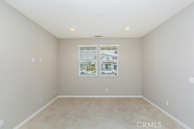 Detail Gallery Image 8 of 40 For 6136 Peregrine Dr, Jurupa Valley,  CA 91752 - 6 Beds | 3/1 Baths