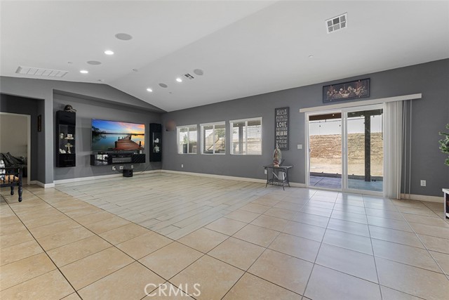 26833 Calico Court, Winchester CA: https://media.crmls.org/medias/2a4a5dd6-e189-47c4-a509-608fe18cffbe.jpg