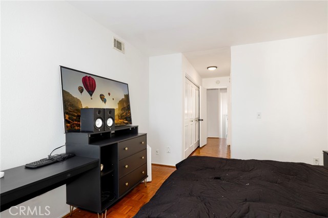 Detail Gallery Image 13 of 25 For 5327 Coldwater Canyon Ave #D,  Sherman Oaks,  CA 91401 - 2 Beds | 2/1 Baths