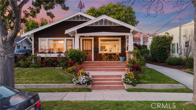 Detail Gallery Image 2 of 35 For 4049 E 15th, Long Beach,  CA 90804 - 3 Beds | 2 Baths