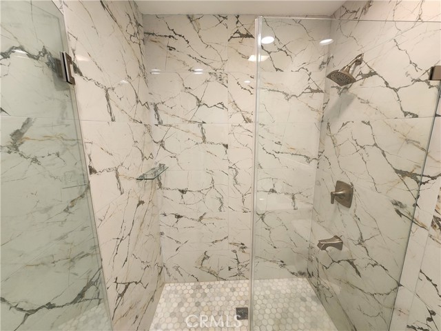 Detail Gallery Image 8 of 13 For 21217 De La Guerra St #B,  Woodland Hills,  CA 91364 - 1 Beds | 1 Baths