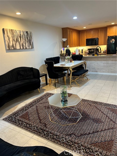 Detail Gallery Image 2 of 9 For 7111 Farralone Ave #104,  Canoga Park,  CA 91303 - 2 Beds | 1 Baths