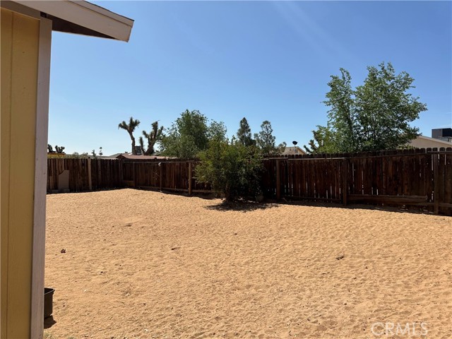 10907 BARTLETT, Adelanto CA: https://media.crmls.org/medias/2a4c5808-5318-4f9e-bf71-0722fdc05303.jpg