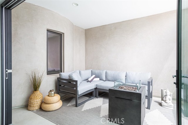 415 1/2 Marguerite Avenue, Corona del Mar CA: https://media.crmls.org/medias/2a4d0eae-38fd-49b0-83a4-99212704644f.jpg