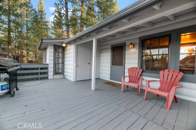Detail Gallery Image 3 of 18 For 697 Chipmunk Ln, Big Bear Lake,  CA 92315 - 3 Beds | 2 Baths