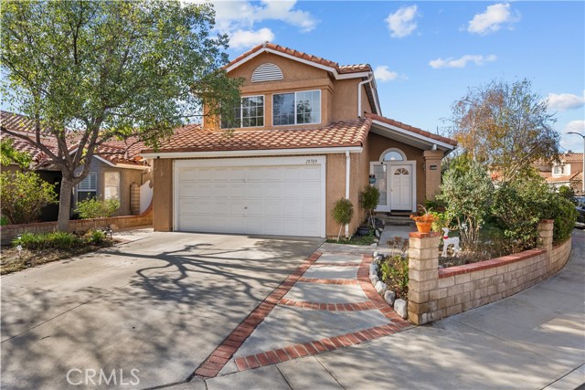 Detail Gallery Image 2 of 31 For 19709 Azure Field Dr, Newhall,  CA 91321 - 3 Beds | 3 Baths