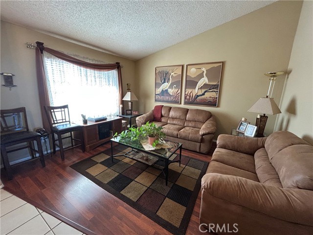 Detail Gallery Image 7 of 34 For 12734 Laurel Oak, Victorville,  CA 92392 - 3 Beds | 2 Baths