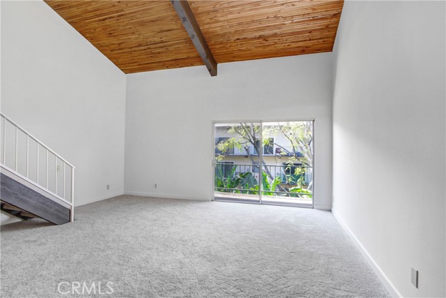 Detail Gallery Image 2 of 11 For 5460 White Oak Ave #C325,  Encino,  CA 91316 - 1 Beds | 1/1 Baths