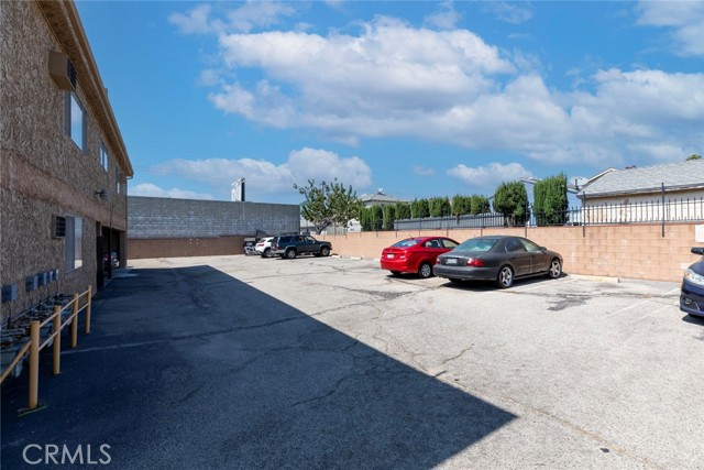 11341 Victory Boulevard, North Hollywood CA: https://media.crmls.org/medias/2a4f91a6-2fb7-40e3-946c-60b241b01ead.jpg