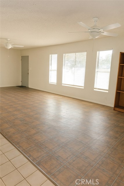 11474 4th Avenue, Hesperia CA: https://media.crmls.org/medias/2a4fa2e0-bd91-471c-8237-c83dfc0eab9a.jpg