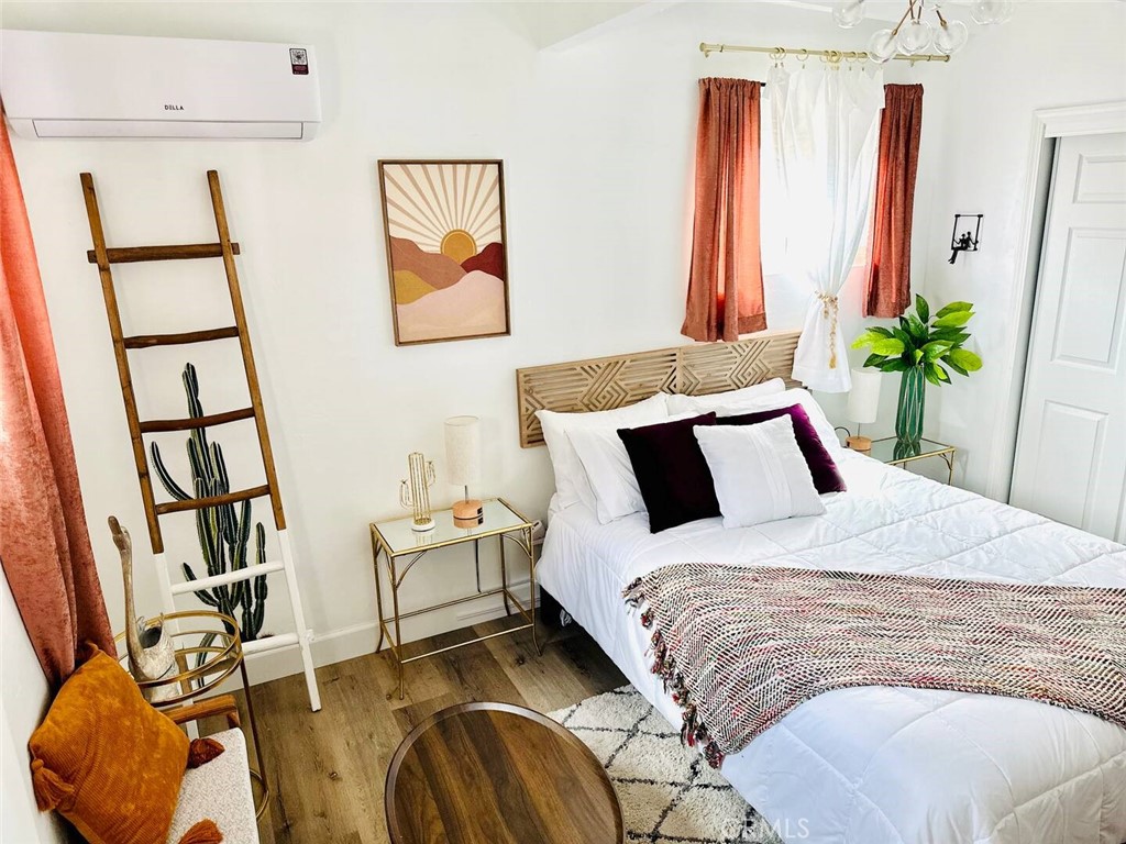 https://media.crmls.org/medias/2a4fa6e9-d9f1-46d3-9fe4-e8e089d64723.jpg?preset=X-Large
