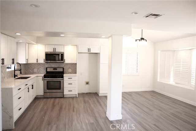 10535 Myrtle Street, Downey CA: https://media.crmls.org/medias/2a4fb92a-94b5-44f4-8307-a15582c6e28d.jpg