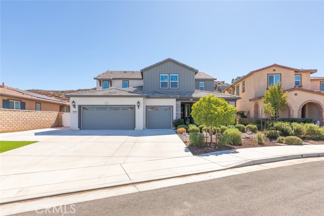 Detail Gallery Image 2 of 56 For 26219 Silver Birch, Menifee,  CA 92584 - 6 Beds | 4/1 Baths