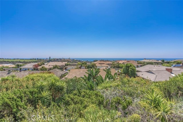 Detail Gallery Image 2 of 38 For 3811 Topside Ln, Corona Del Mar,  CA 92625 - 4 Beds | 3/1 Baths