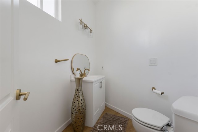 22828 Hartland Street photo 33