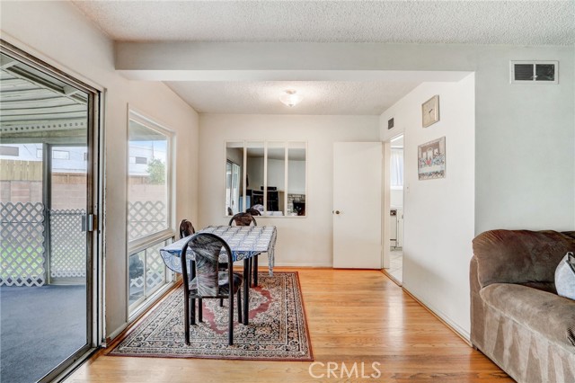 Detail Gallery Image 9 of 34 For 14747 Saticoy St, Van Nuys,  CA 91405 - 3 Beds | 2 Baths