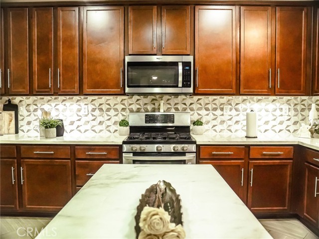 Detail Gallery Image 32 of 66 For 18052 Passionflower, San Bernardino,  CA 92407 - 4 Beds | 3 Baths