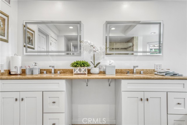 18238 Hastings Way, Porter Ranch CA: https://media.crmls.org/medias/2a53dd0b-c73d-4667-beef-bd0ac4da40ae.jpg