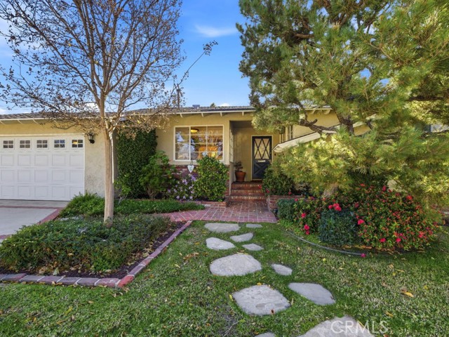Detail Gallery Image 2 of 26 For 16418 Minnehaha St, Granada Hills,  CA 91344 - 3 Beds | 2 Baths