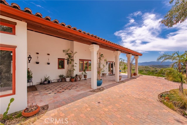 30505 Sloan Canyon Road, Castaic CA: https://media.crmls.org/medias/2a54cb31-3785-4f49-9d8d-242b1a9081a9.jpg