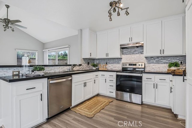 21391 Brandy Wine Lane, Lake Forest CA: https://media.crmls.org/medias/2a54f739-9efb-4318-8cc6-6a721b586ece.jpg