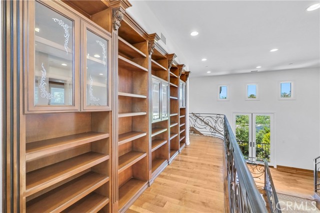 25 Village Way, Irvine CA: https://media.crmls.org/medias/2a55c728-5d96-4085-9053-45c18ff85485.jpg