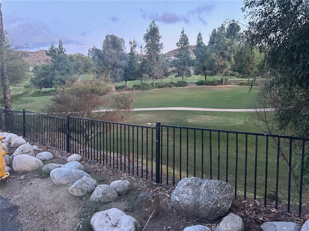 https://media.crmls.org/medias/2a55f919-aa2a-493c-8a5e-4c2a195c000f.jpg?preset=X-Large