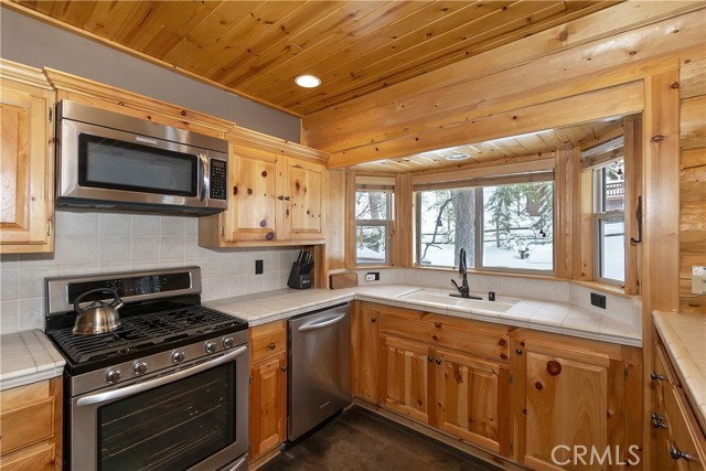 Detail Gallery Image 18 of 50 For 43442 Bow Canyon, Big Bear Lake,  CA 92315 - 3 Beds | 2 Baths