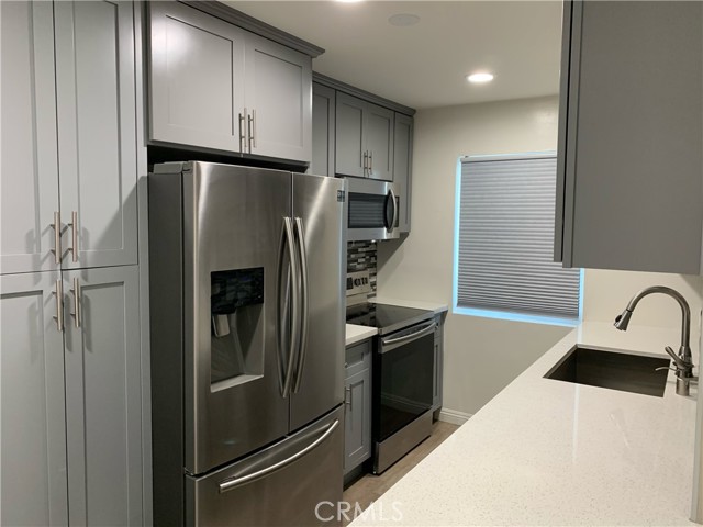 Detail Gallery Image 5 of 19 For 400 N Acacia Ave #C23,  Fullerton,  CA 92831 - 1 Beds | 1 Baths