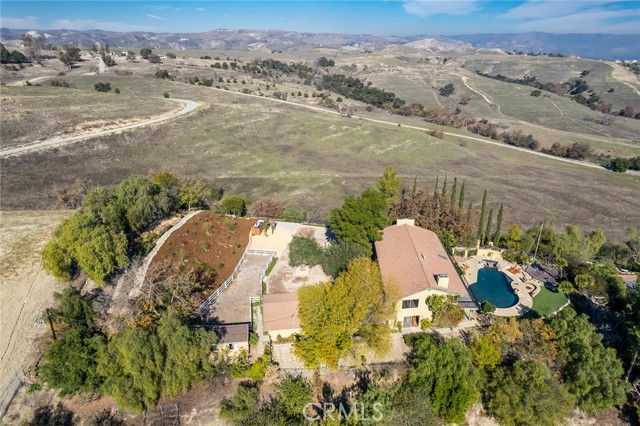 24971 KIT CARSON Road, Hidden Hills CA: https://media.crmls.org/medias/2a566887-818e-45b4-9ff5-995c85c3046e.jpg