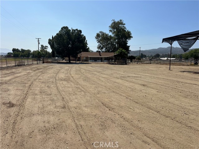 28900 Reservoir Avenue, Nuevo CA: https://media.crmls.org/medias/2a575d19-1a13-497f-933d-b91f43b3ecf6.jpg