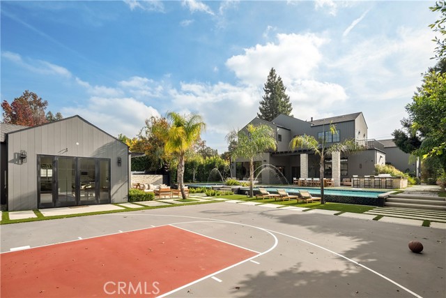 Detail Gallery Image 4 of 56 For 20511 Wells Dr, Woodland Hills,  CA 91364 - 6 Beds | 6/1 Baths