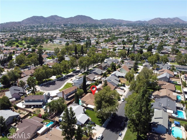 3886 New Haven Drive, Riverside CA: https://media.crmls.org/medias/2a58471e-0a9f-4830-b27a-ccb106ad8b63.jpg